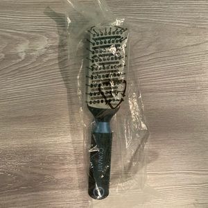 Conair thermal ceramic hair brush-must be bundled!